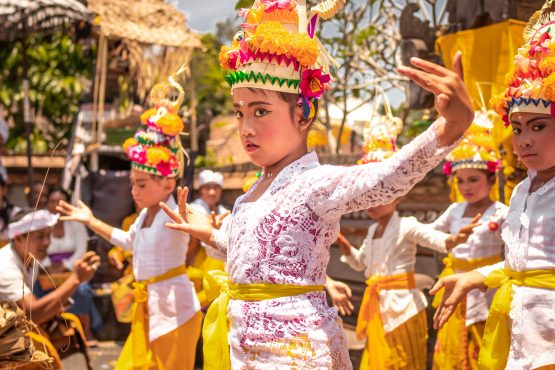 Traditional Philippines dress on Malapascua Island