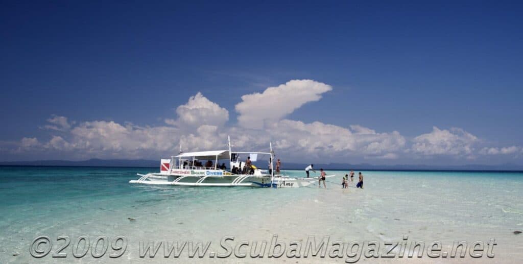 Kalanggaman sandbar island with TSD dive boat, Malapascua