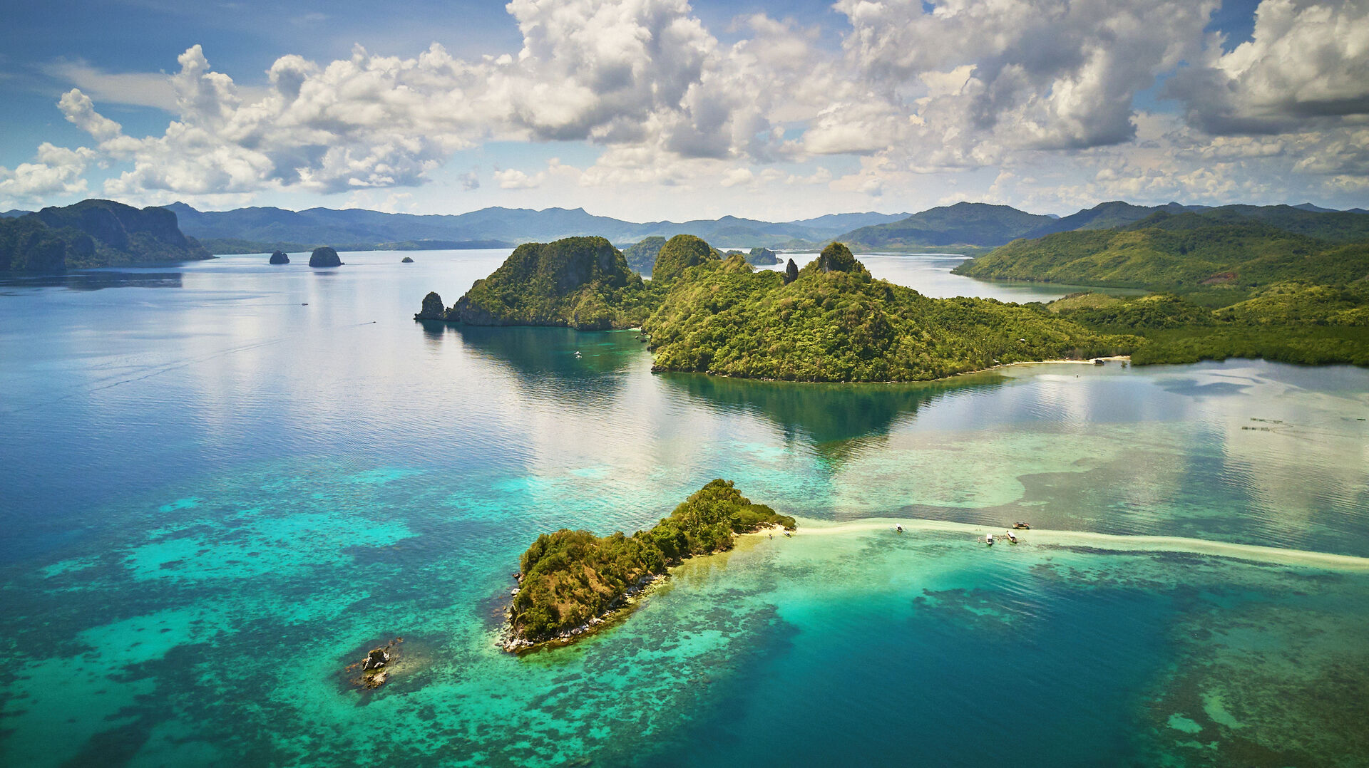 Tubbataha reef liveaboard